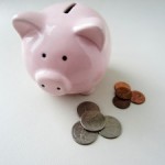 alcancía de cerdo ahorrador con monedas